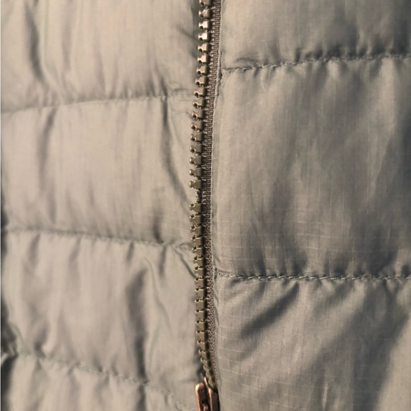 Patagonia Women’s Olive Puffer Jacket - Picture 9 of 9